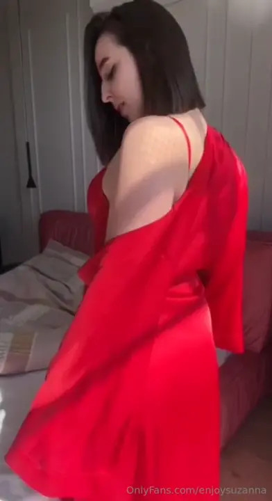 Suzanna Joy Strips And Plays With Her Pussy