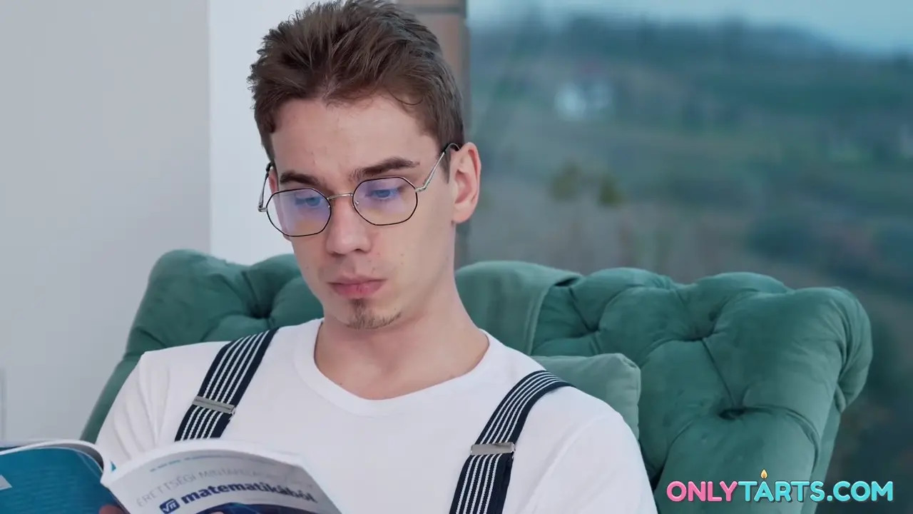 Molly Cute Gets An Intense Double Penetration - ePornLeak