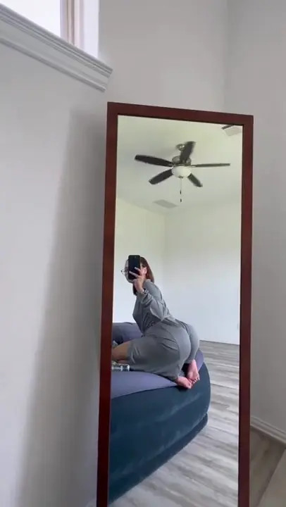 Mtvkay18 Shakes Her Ass In The Mirror