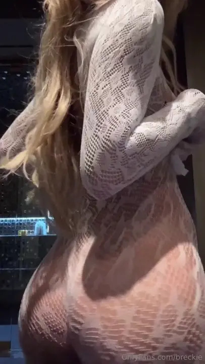 Breckie Hill Shaking Her Ass In Fishnets