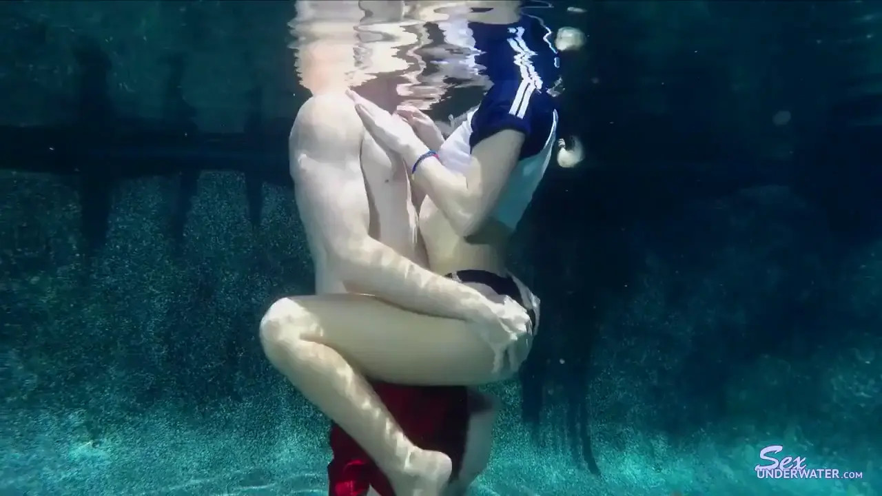 Kenzie Reeves Has Sex Under The Water