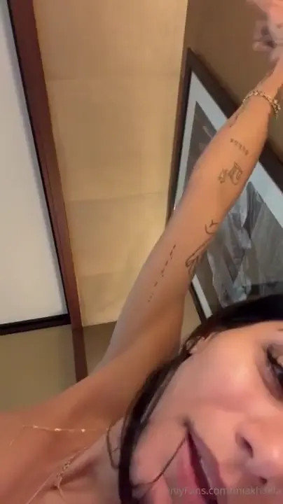 Mia Khalifa In Hotel Shower Flaunting Her Tits