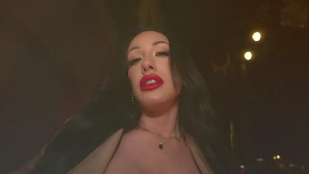 Jennifer White Gets Pounded By Two Cocks