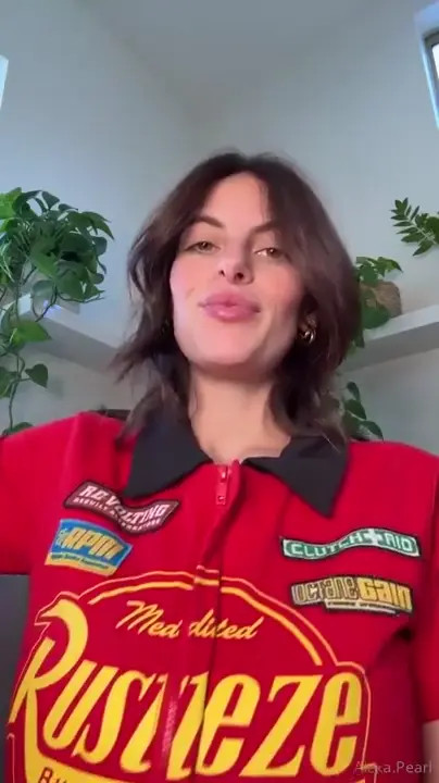 Alexa Pearl Shows Her Tits And Rubs Her Pussy