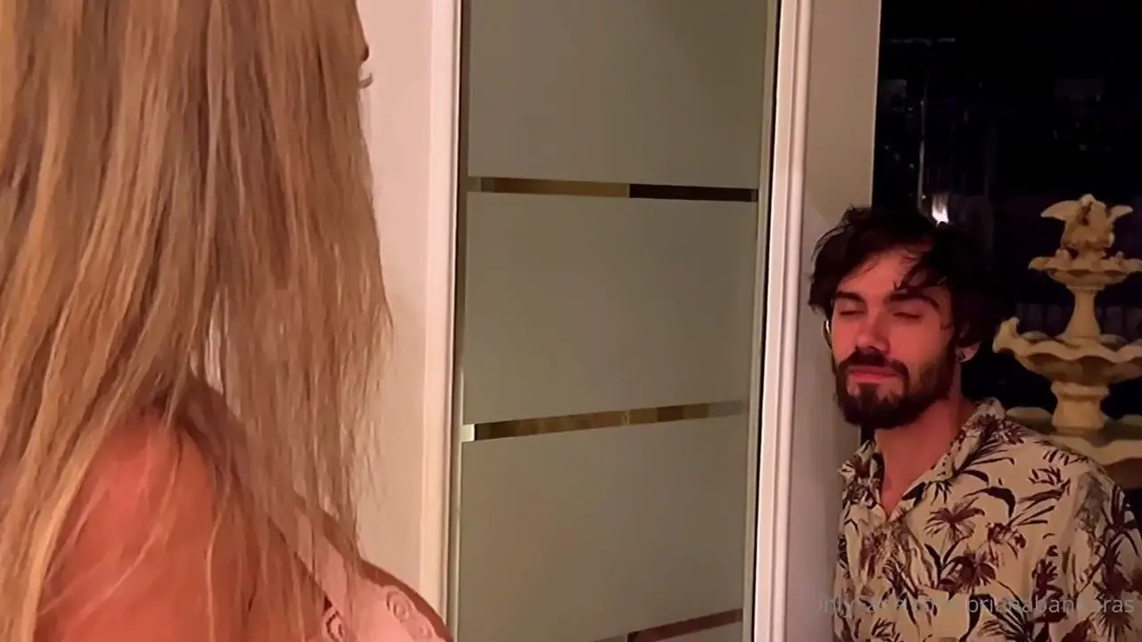 Briana Moon Rims And Fucks In A Threesome