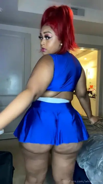Whopperme Flaunts Curves And Masturbates