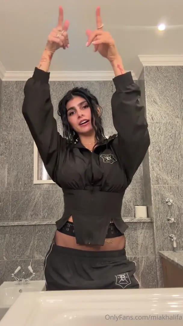 Mia Khalifa Track Jacket Strip Video Leaked