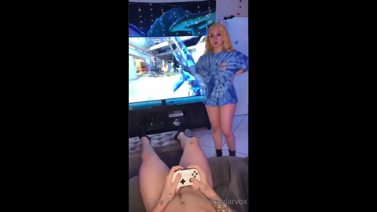 Skylar Vox Rides A Gamer’s Cock To Victory