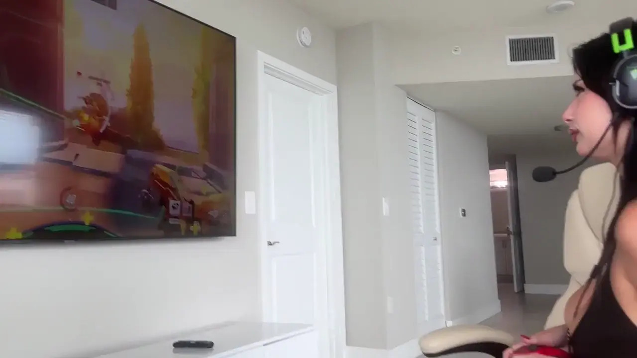 Gamer Asteria Jade Ends The Match For Sex