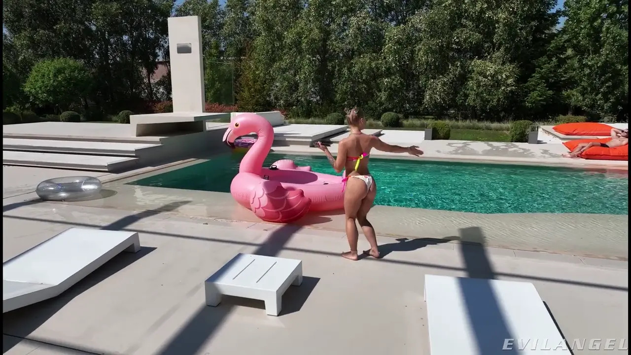 Alexa Flexy's Poolside Double Penetration