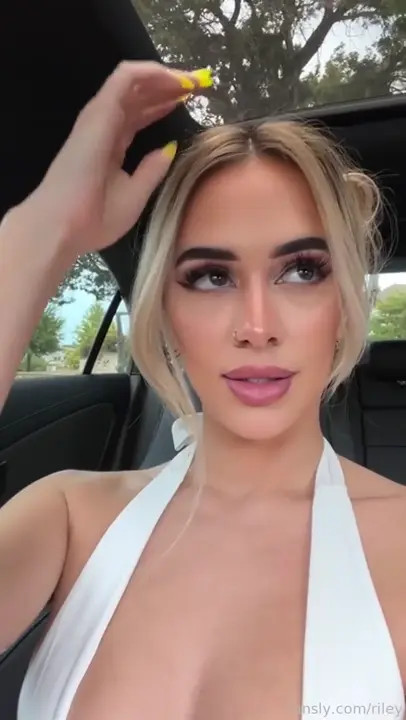Rileyfans Stops The Car To Masturbate