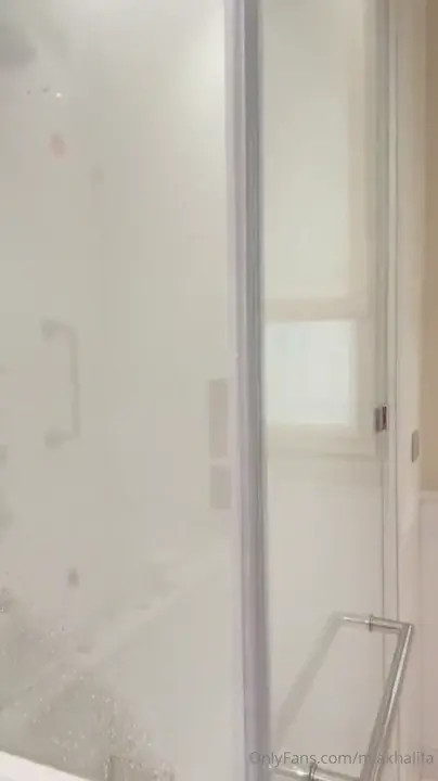 Mia Khalifa Flaunts Her Boobs During Morning Routine - ePornLeak