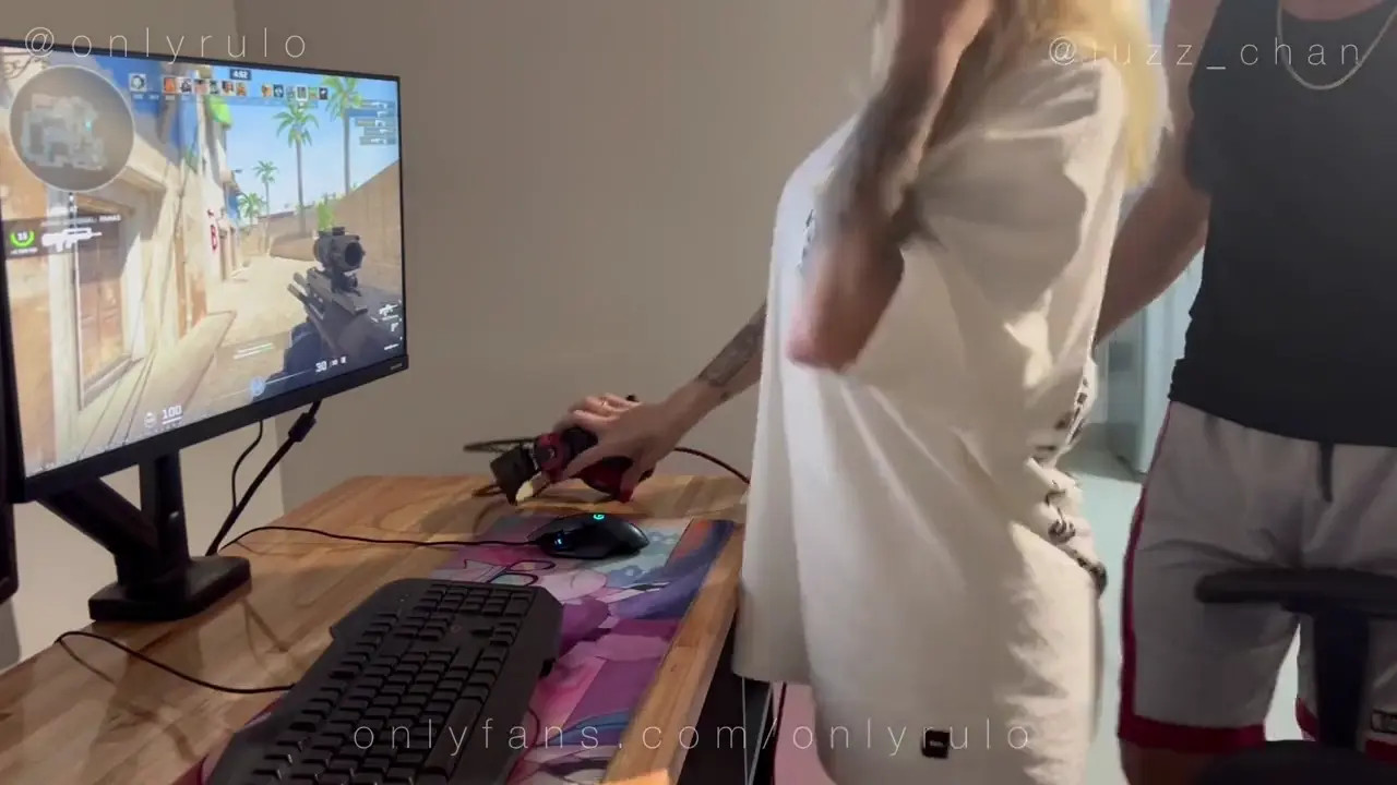 Gamer Girl Luzz_Chan Wins A Cumshot - ePornLeak