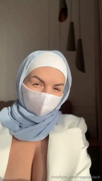 Vipgalablack Fingers Her Shaved Pussy