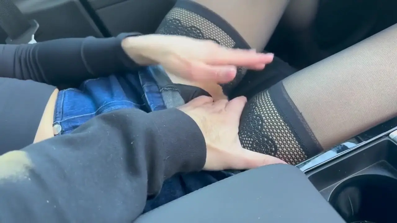 Serenity Cox Gets Fucked In The Front Seat