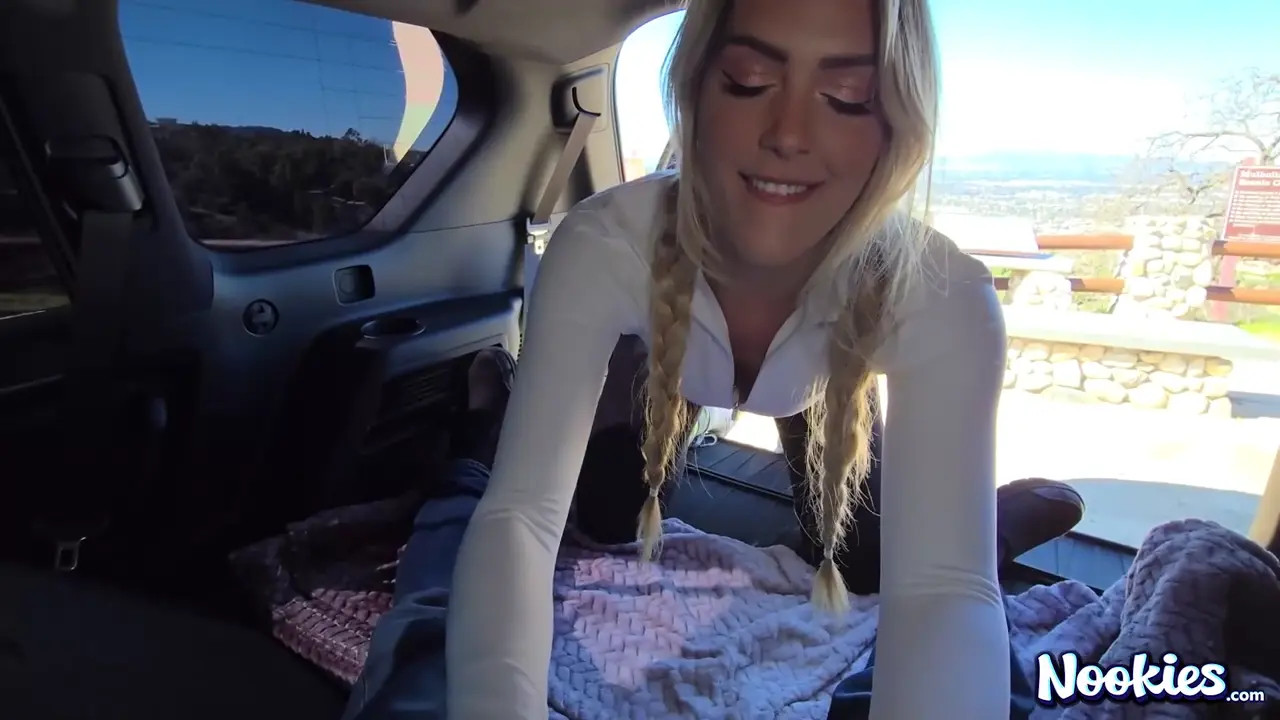 SavvySuxx And Nichole Saphir Share A Dick