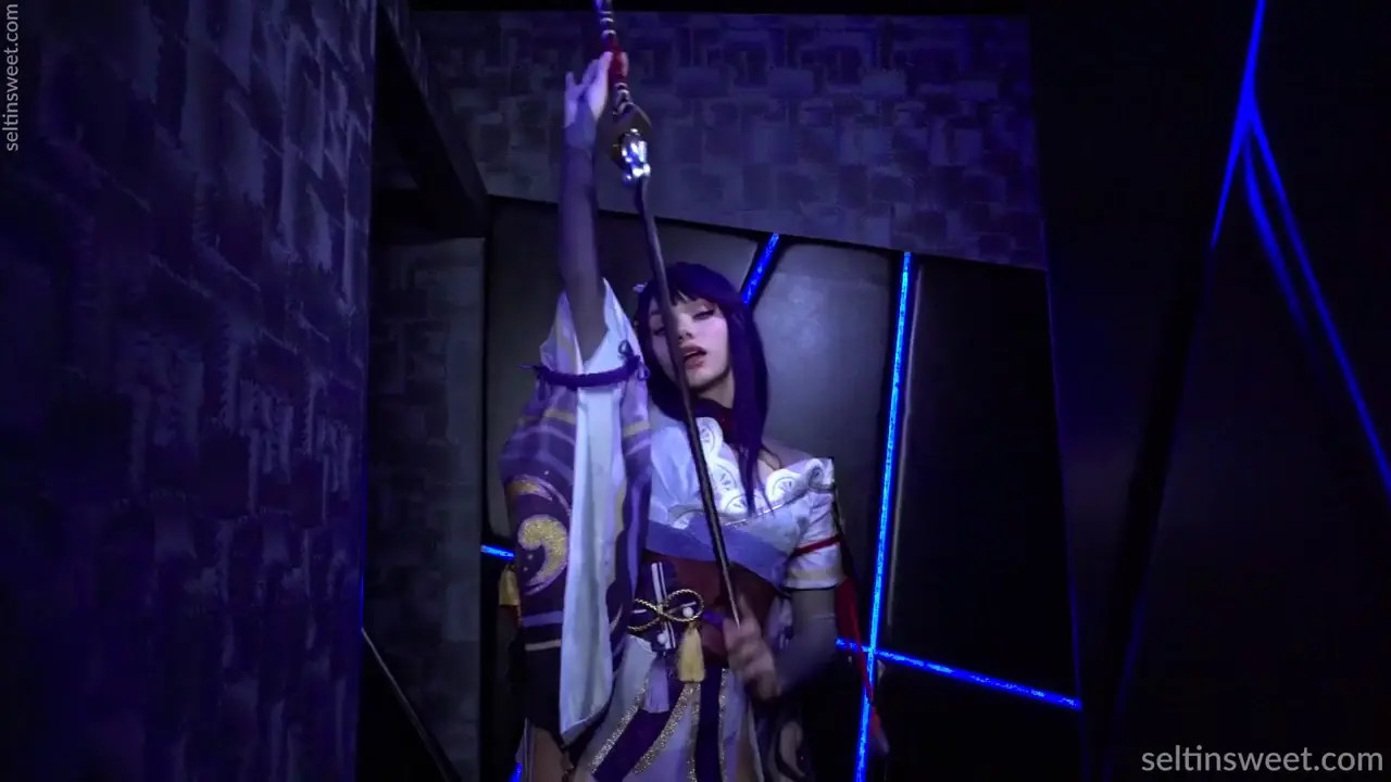Seltin Sweet Masturbates In Raiden Cosplay
