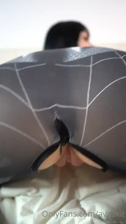 Spider-girl Avaakit Gets Creampied On Her Bed