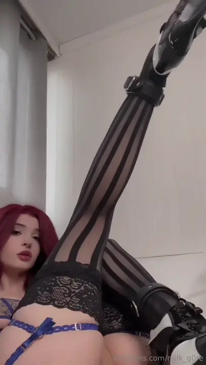 Milkgore Flaunts Her Legs In Stockings