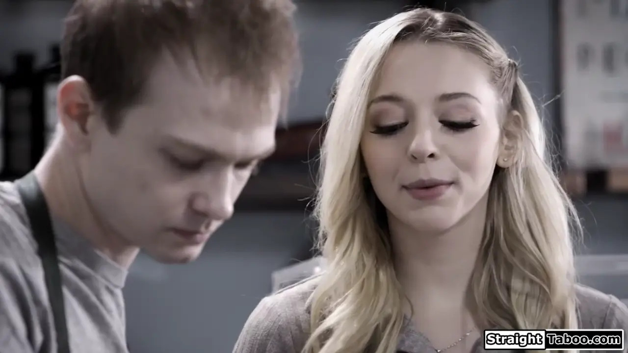 Lily Larimar Makes Out With Her Co-Worker - ePornLeak