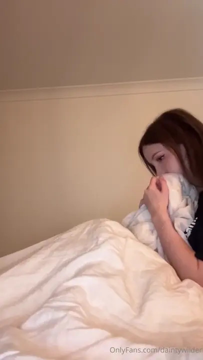 Dainty Wilder Teases With Her Body - ePornLeak