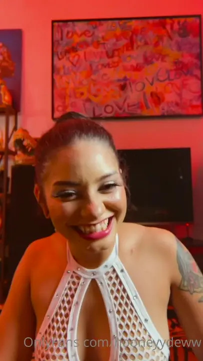 HooneyyDeww Moans As She Takes Backshots