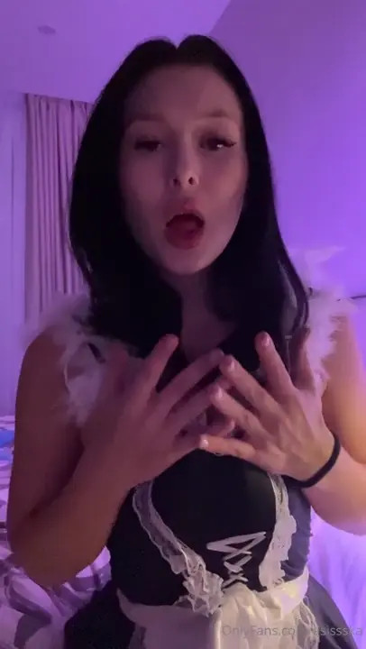 Maid Abby Lee Masturbates After Her Work - ePornLeak