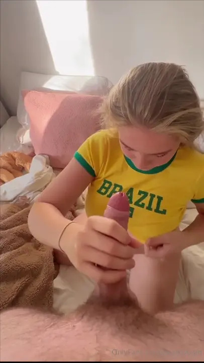 Peachypam Sucks A Cock Before Getting Pounded - ePornLeak