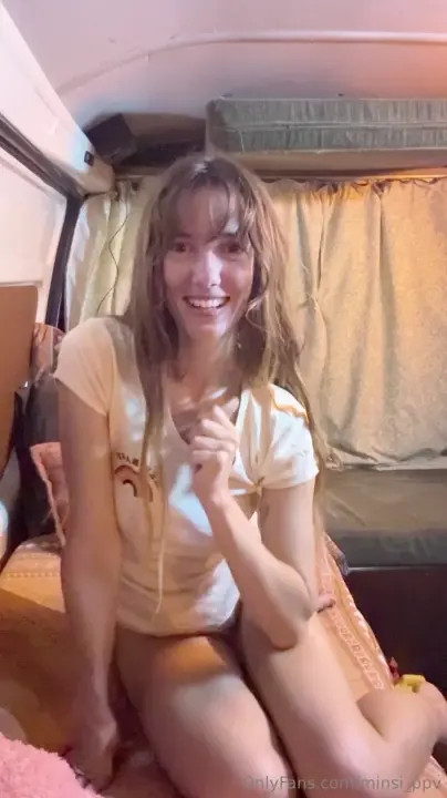 Minsi Outdoors Masturbating With A Vibrator