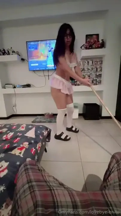 Elenita Forger Performs A Sloppy Blowjob