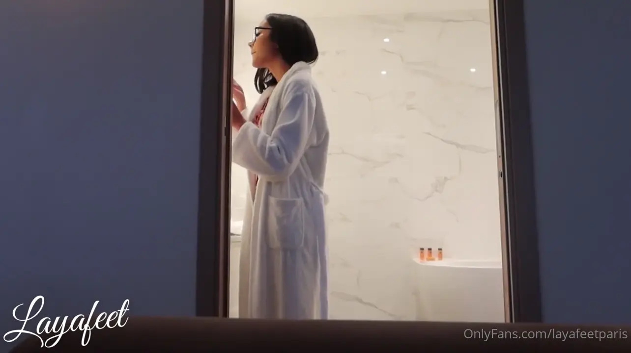 Layafeet Gets Fucked After A Footjob