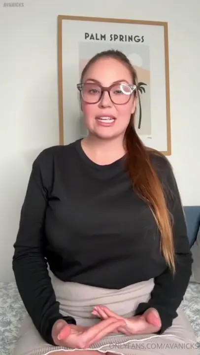 Ava Nicks Uses Her Sex Toys For Fun