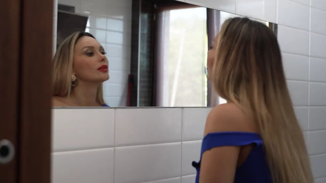 Karina King Fucks The Handyman