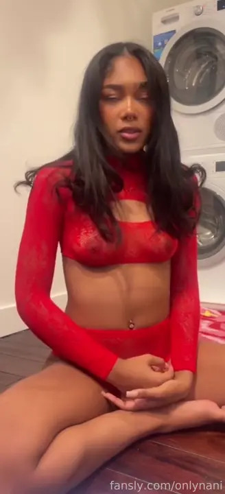 OnlyNani Plays With Her Pussy On The Ground