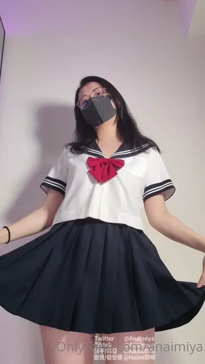 Anaimiya Shows Her Body Writing