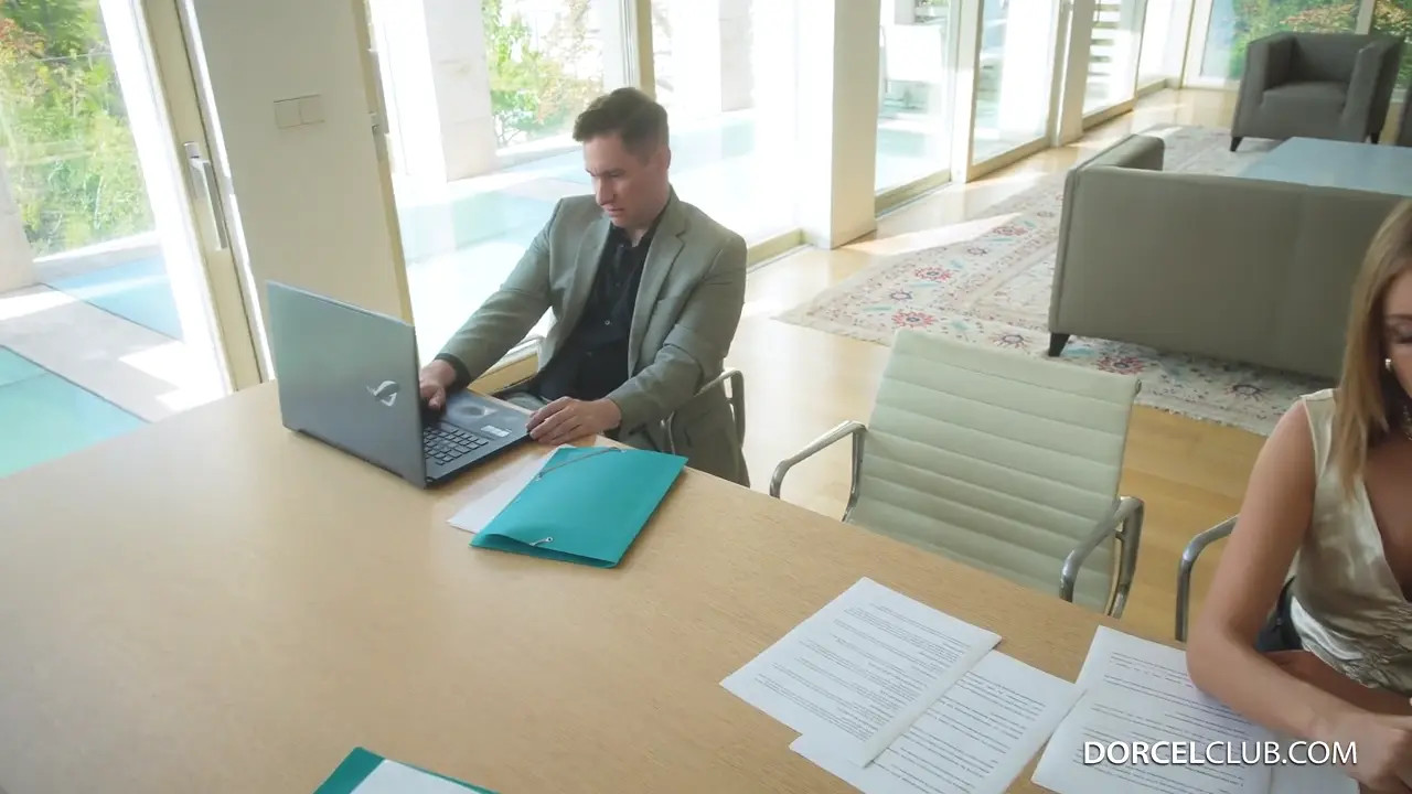 Nelly Kent Gets Facial After Getting Fucked - ePornLeak