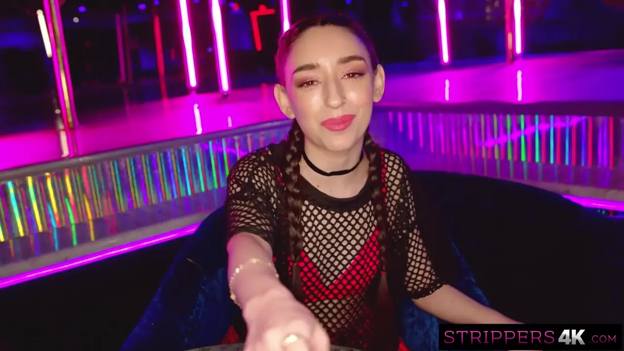 Stripper RonnieViolet Takes A Big White Cock