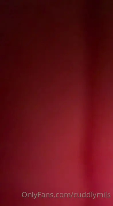 Cuddlymils Pleasures Pussy With Fingers