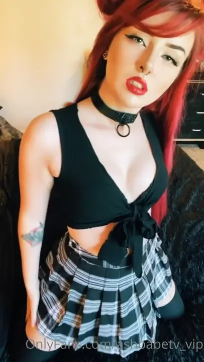 Ashley Banks Slides A Dildo In Her Pussy