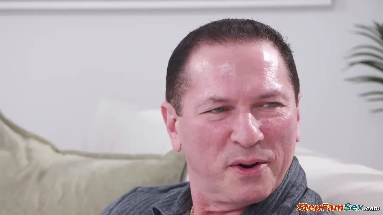 Satine Summers Gets Her Asshole Pounded