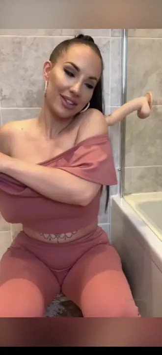 Jess Miller's Bathroom Masturbation