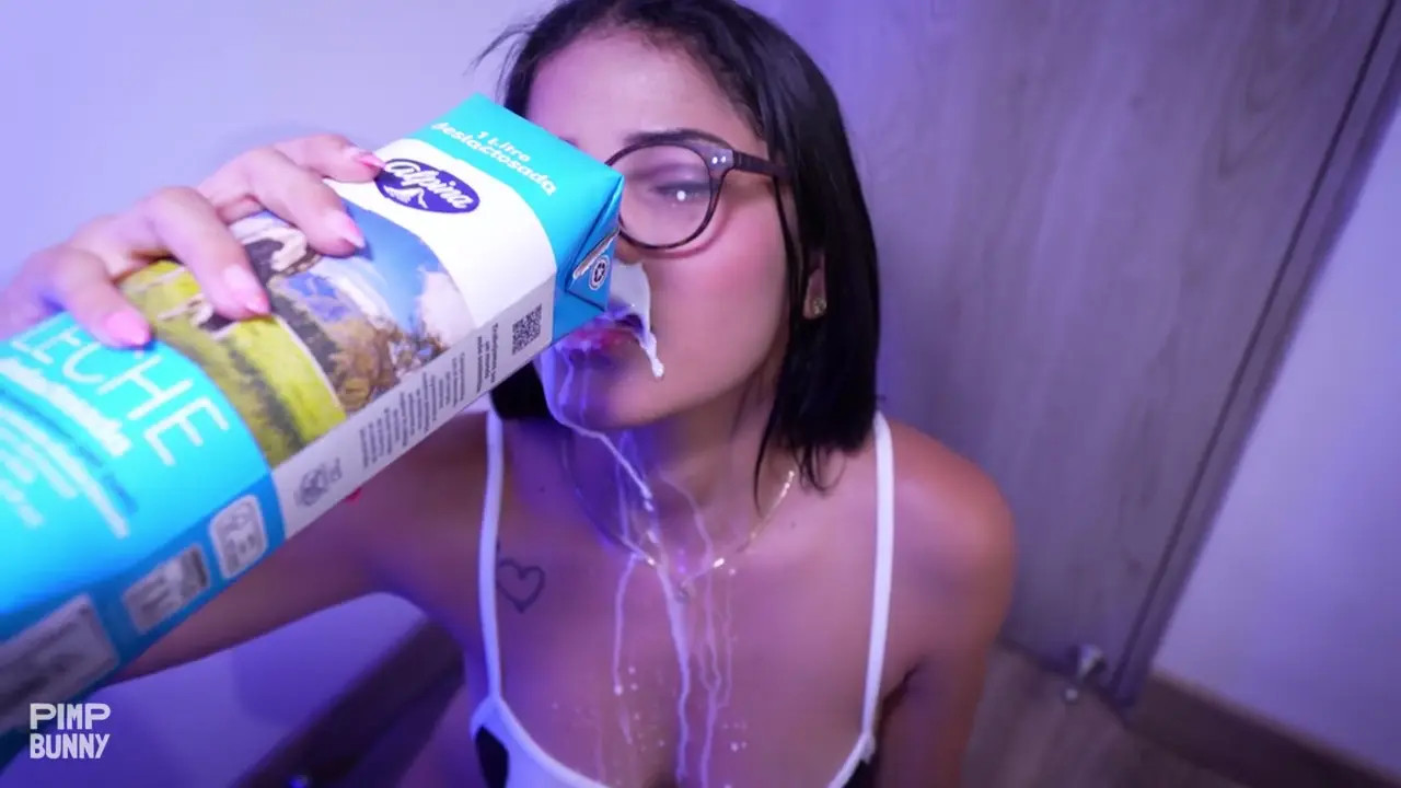 Leidys Fingers Her Pussy While Drenched In Milk