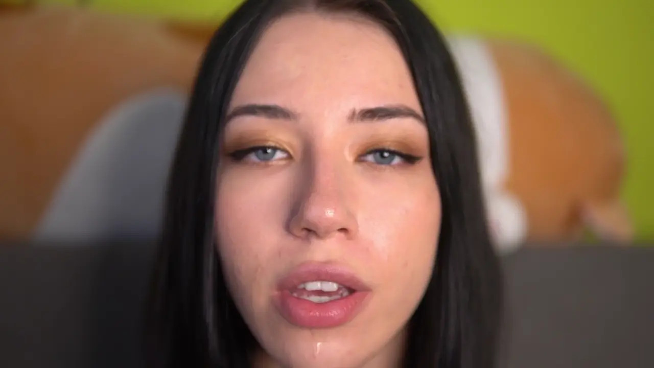 JuicyGao Drools And Shows Cunt For The Camera