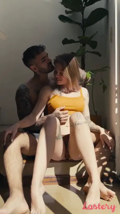 Sammmnextdoor Gets Fingered In The Stairwell