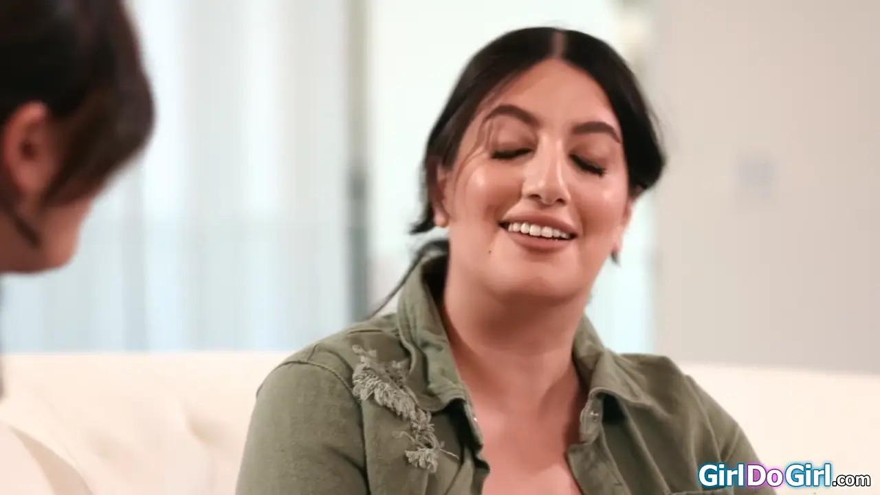 Sarah Arabic Eats Her Sergeant's Pussy