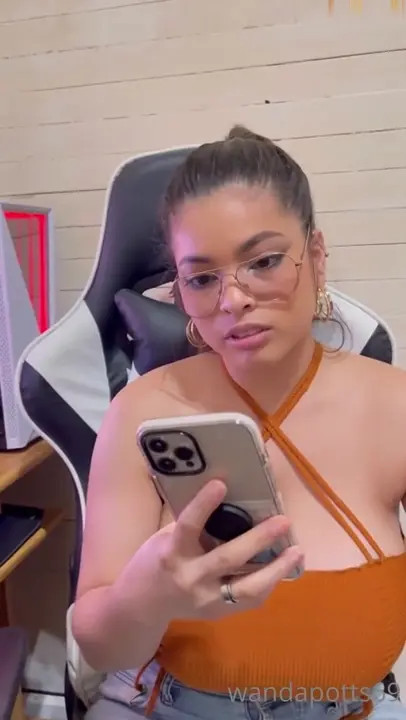 Big Tits Wandapottss Bounces On Cock