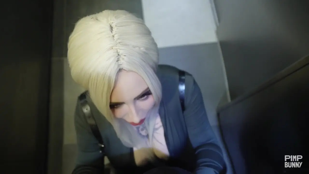 Peach Bitch Gives Stranger A BJ During Elevator Ride