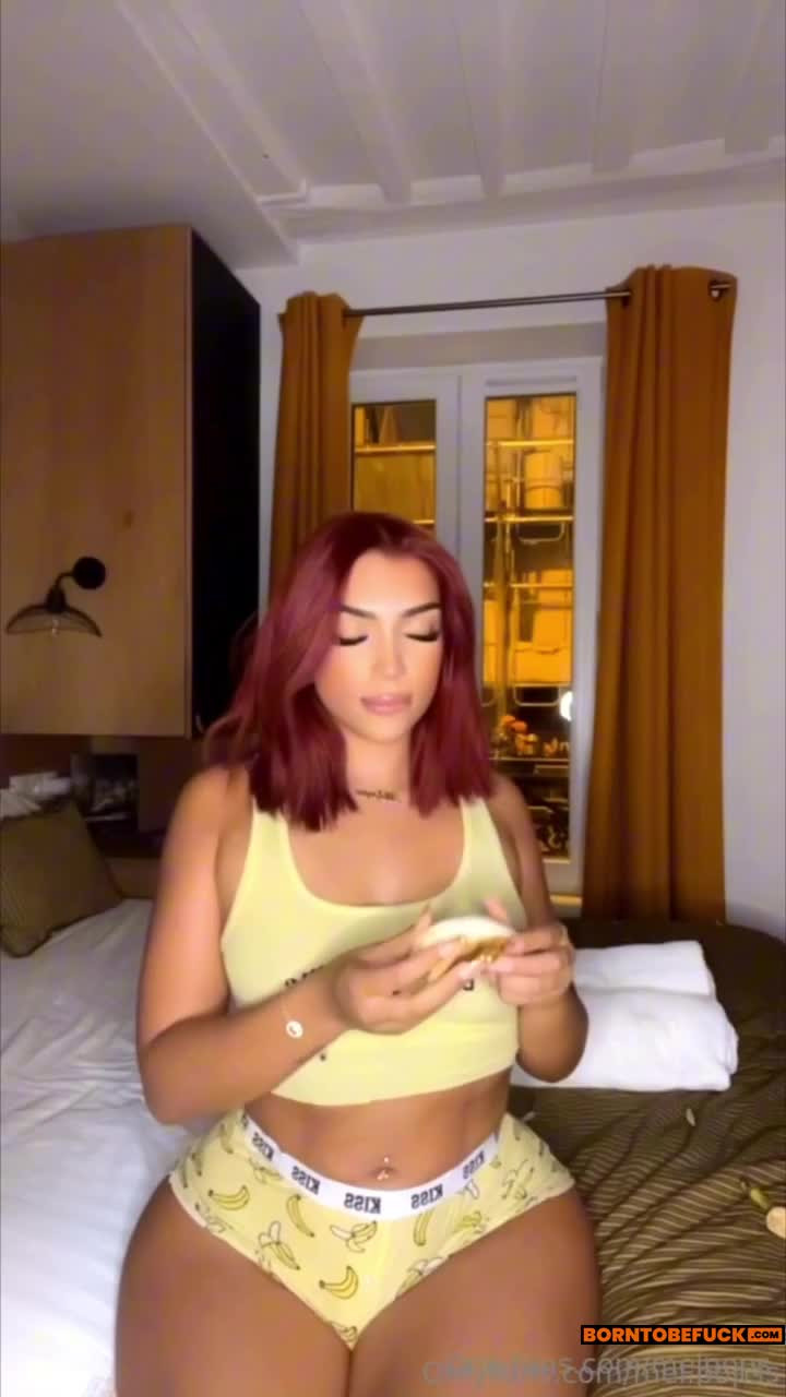 Mel Popss Banana Sucking and Twerk Teasing Video Leaks