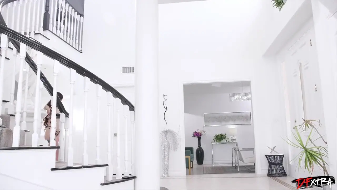 Luna Lovely Wraps Her Lips Around A BBC