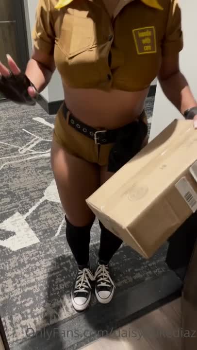 Daisy Duke Diaz Sells Cookies, Gets Shagged